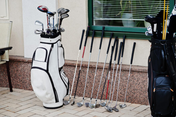 How many clubs in a golf bag?